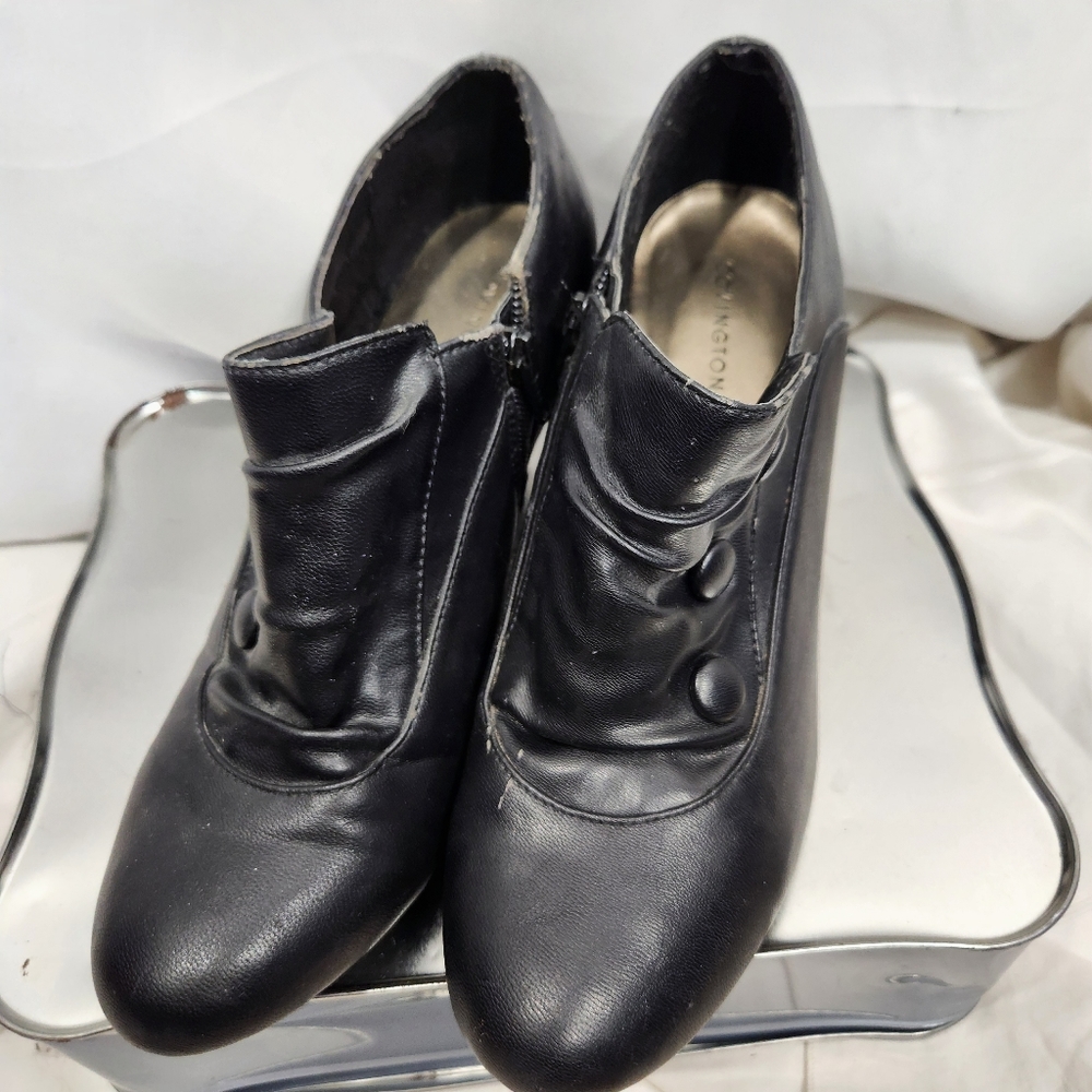Covington Black Faux Leather Stinson Button Accent Zipper Shooties Size 9.5M